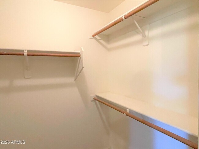 Building Photo - 8162 W Pontiac Dr