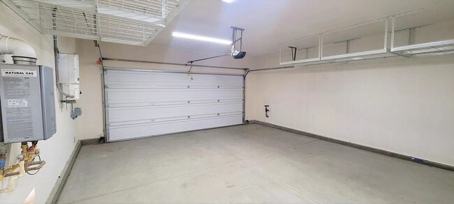 Building Photo - Hidden gem in prestigious community of Palm Desert - Convineant to access from everywhere.