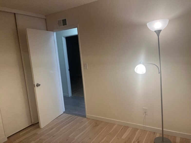Master/Largest Bedroom - 271 Rhonda Ct
