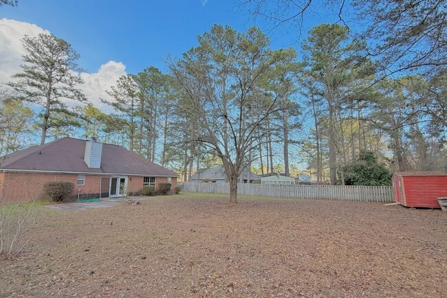 Building Photo - AVAILABLE NOW! (No Pets)