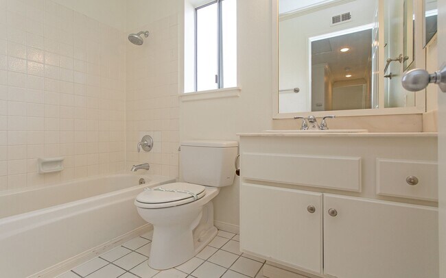 Building Photo - 7960 Represa Cir