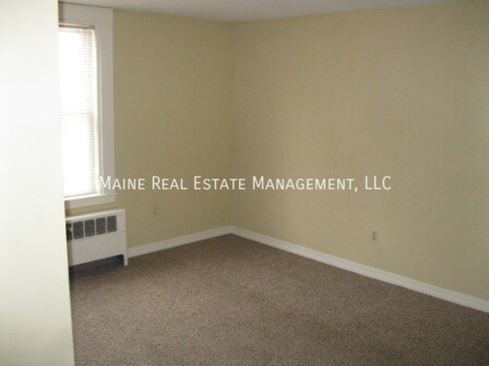 Building Photo - 15 Elm St