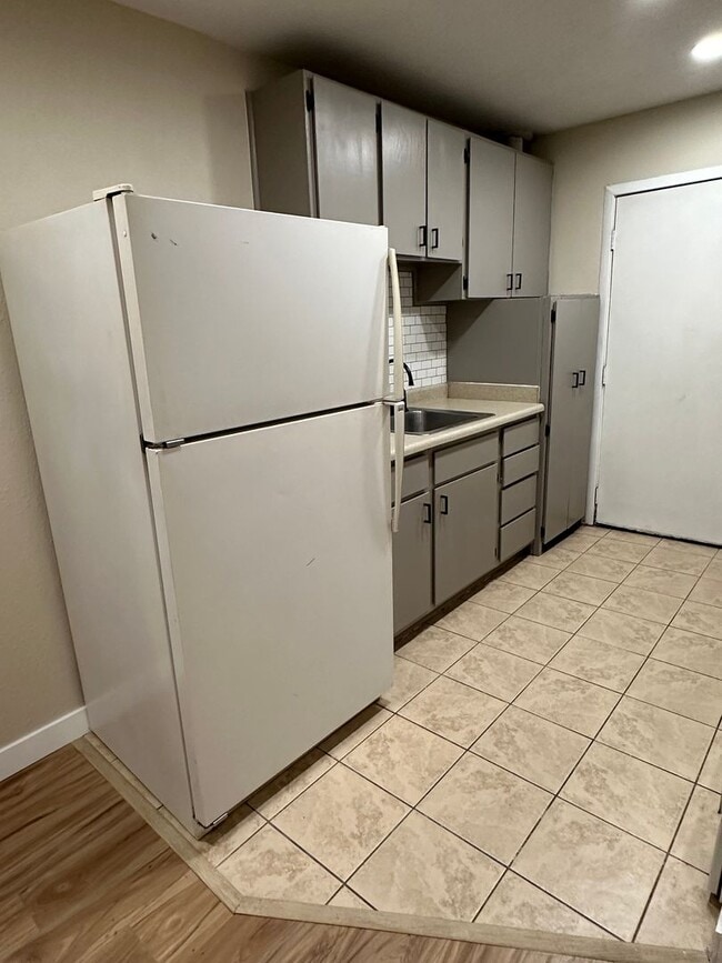 Building Photo - GET $500 OFF OF THE FIRST MONTHS RENT!!!