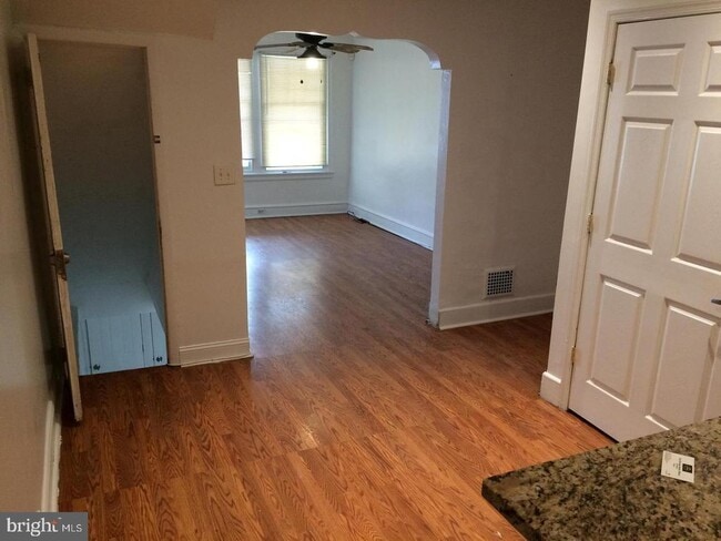 Building Photo - 267 W Sheldon St