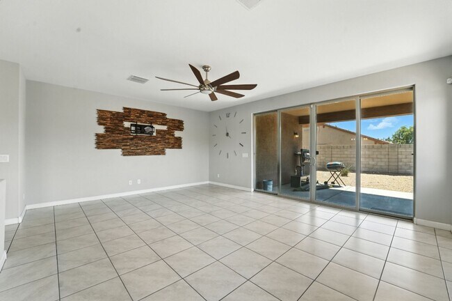 Building Photo - Welcome to this stunning 3-bedroom, 2-bath...
