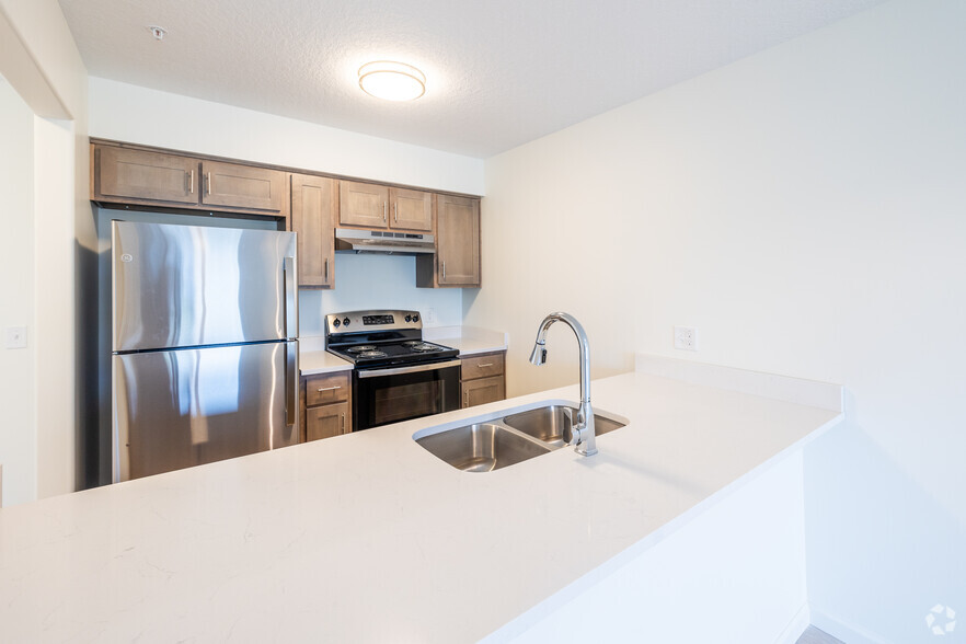 2BD, 1BA - 1,000SF - Kitchen - Gateway Apartments