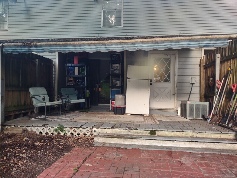 Building Photo - 7538 Beekman Dr