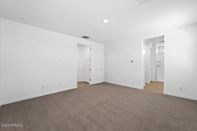 Building Photo - 17021 W Echo Ln