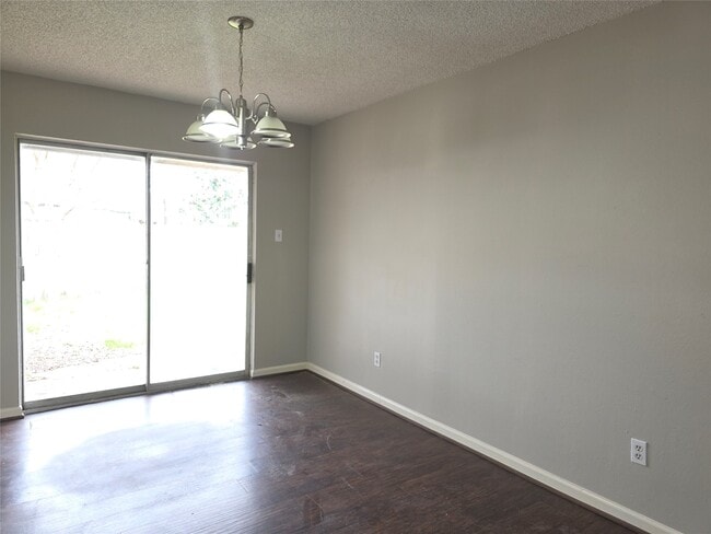 Building Photo - 9814 Kiwi Ln