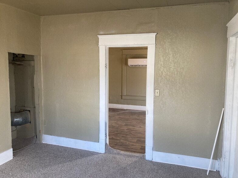 Bedroom - 1031 N Jefferson St