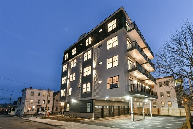 Building Photo - 87 Parker St