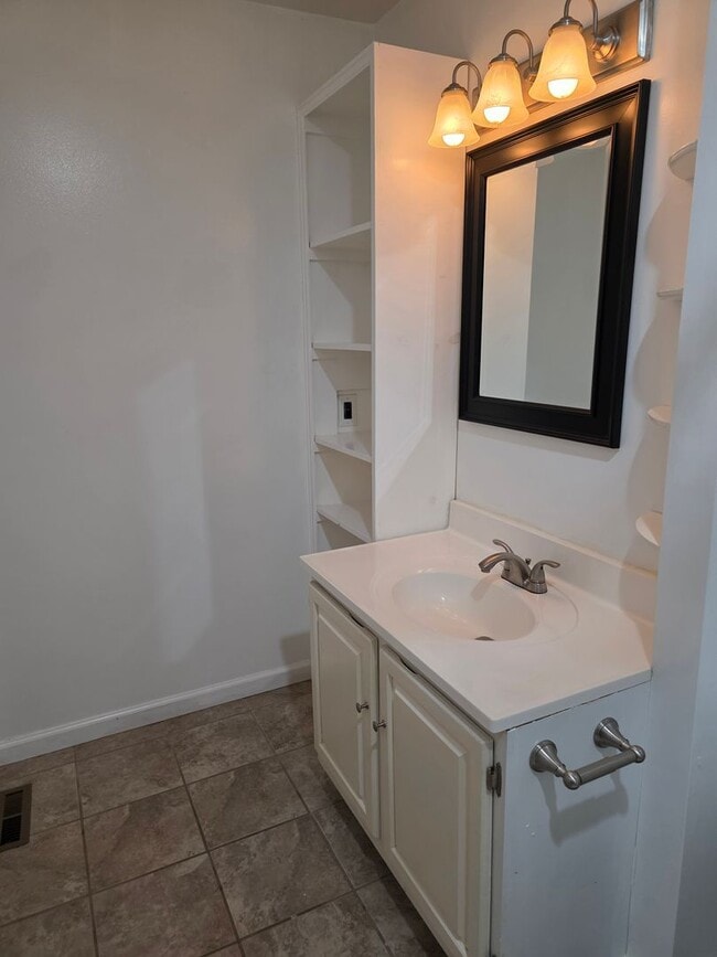 Building Photo - Green Valley Community off Kirkwood Highway