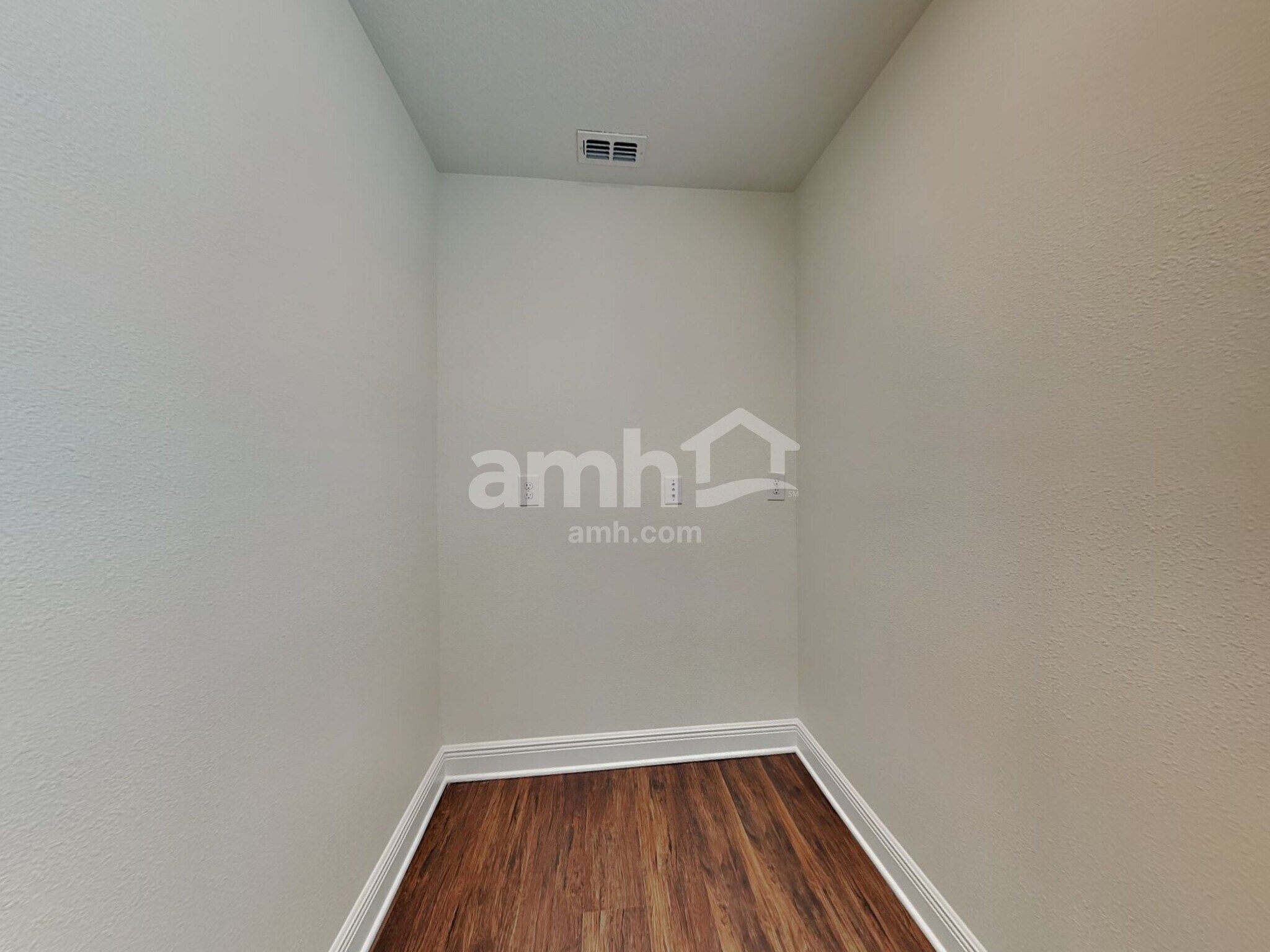 Building Photo - 27264 St Andrews Ave