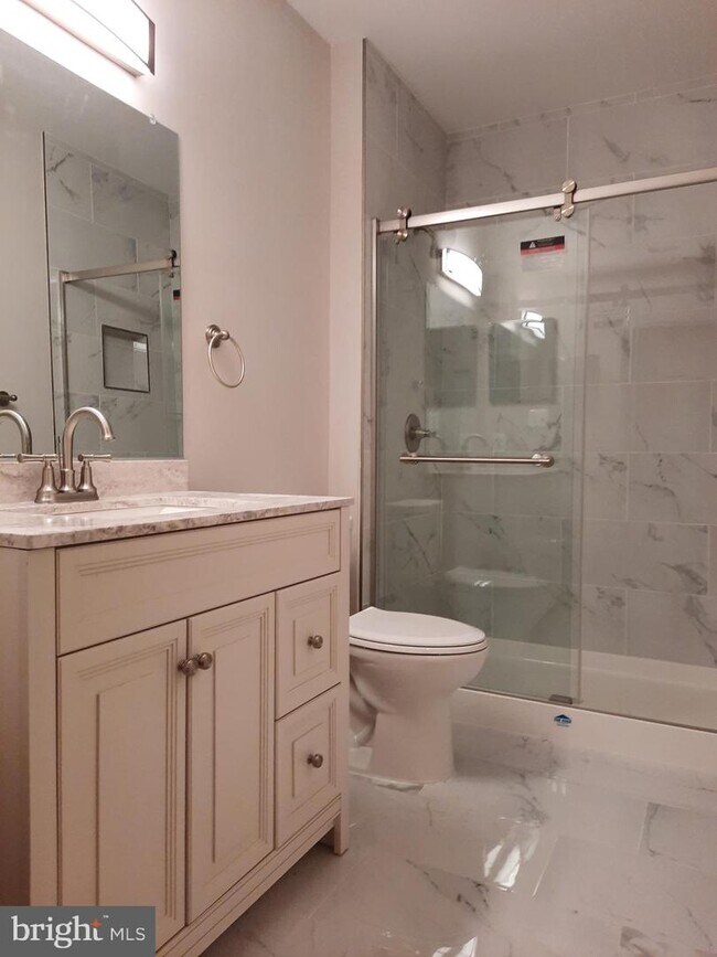 Building Photo - 7011 Falls Reach Dr