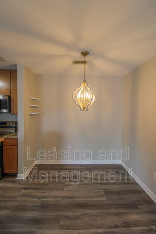 Building Photo - 271 Alexandra Dr