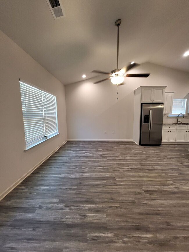 Building Photo - Cute, Well Maintained, Ranch Close to Mountain Island Lake