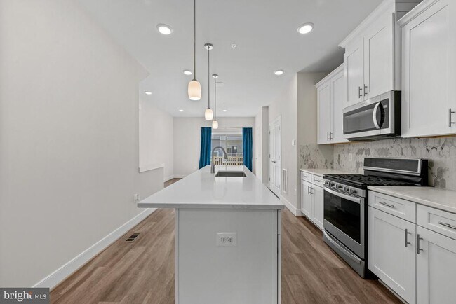 Building Photo - 148 Stowe Dr