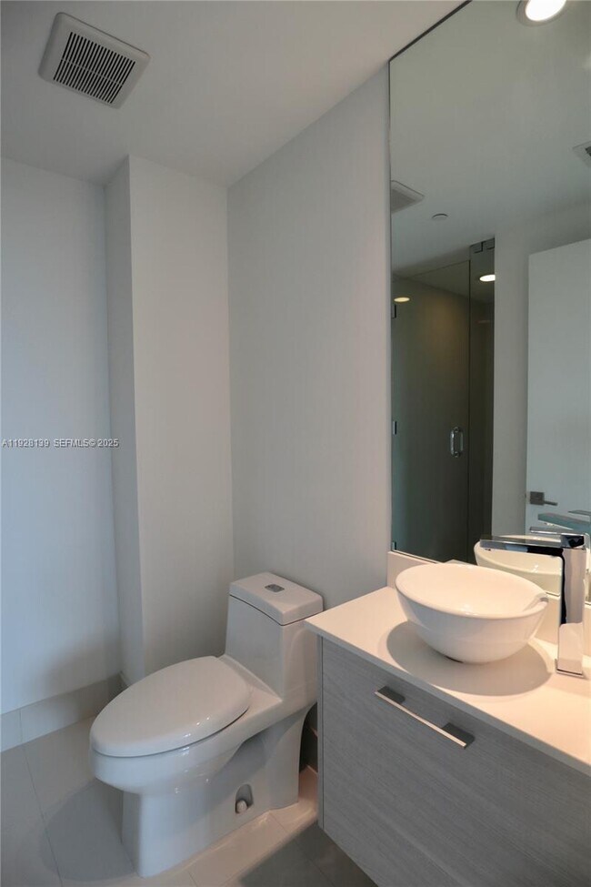 Building Photo - 650 NE 32nd St