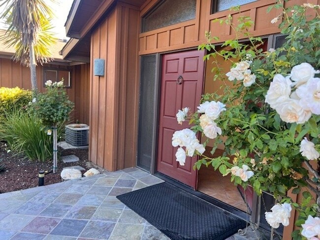 New Price! COUNTRY LIVING AT ITS BEST - New Price!  COUNTRY LIVING AT ITS BEST