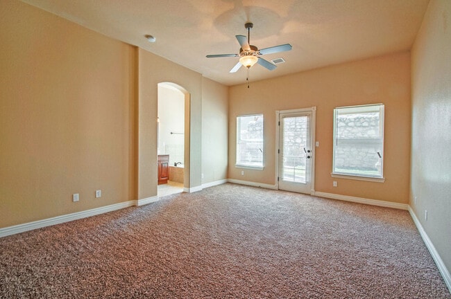 Building Photo - Northeast Home w/ Refrigerated Air
