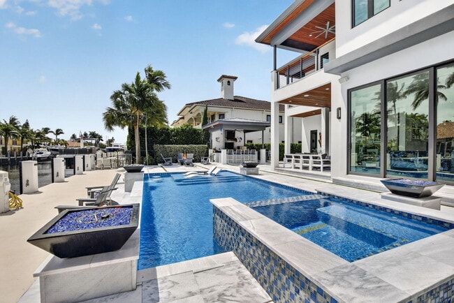 Building Photo - 334 Isle of Capri Dr