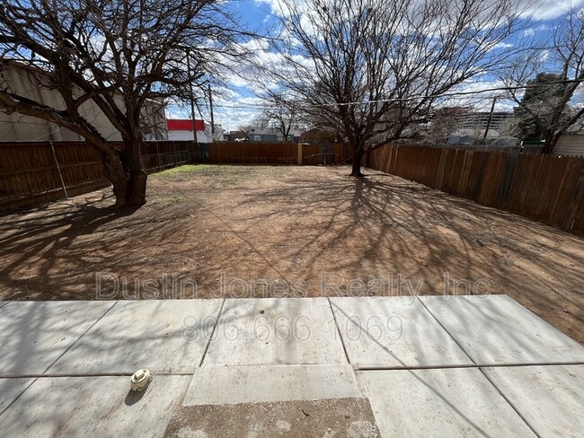 Building Photo - 2509 1st Pl