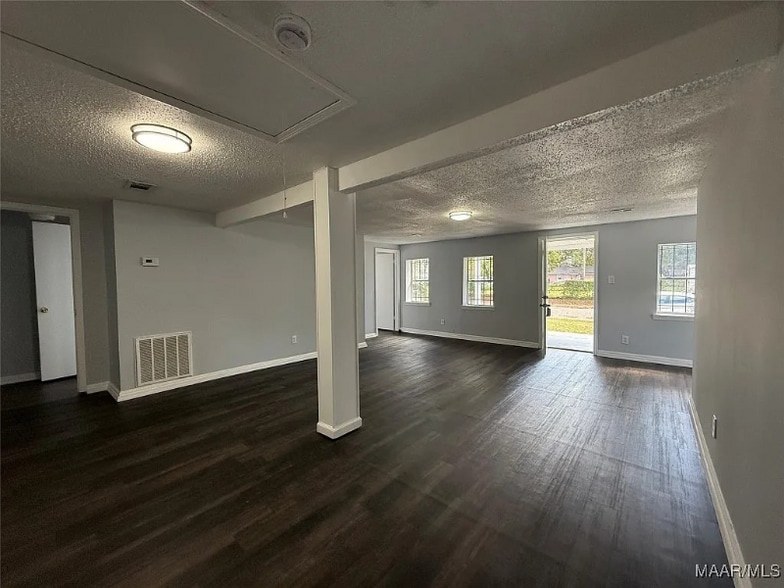 Building Photo - 2015 Stokes St