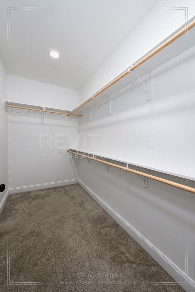 Building Photo - Stunning 3/2 in Foley Gated Community