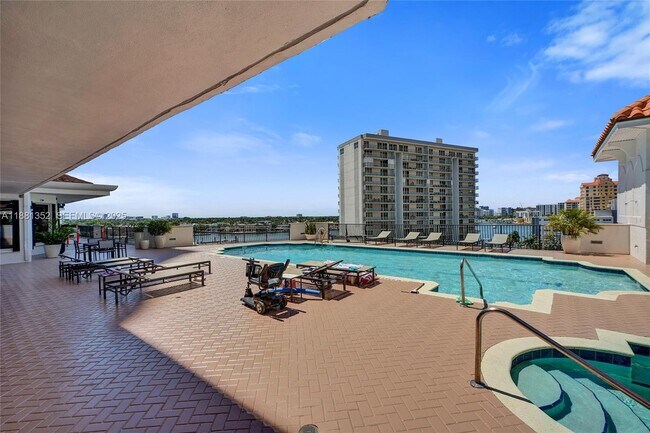 Building Photo - 100 S Birch Rd