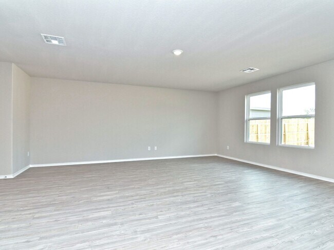 Building Photo - 1950 SF Home in San Antonio - 4 BR /2 BA - WATERWHEEL!!!