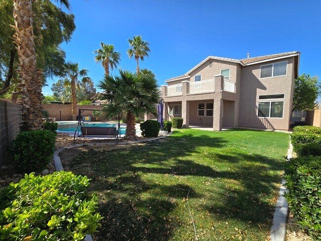 Building Photo - An Amazing NW Home! Over 3300 sq ft w/ pool & spa! Must see!