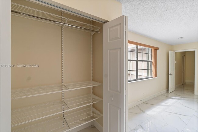 Building Photo - 11009 Mainsail Dr