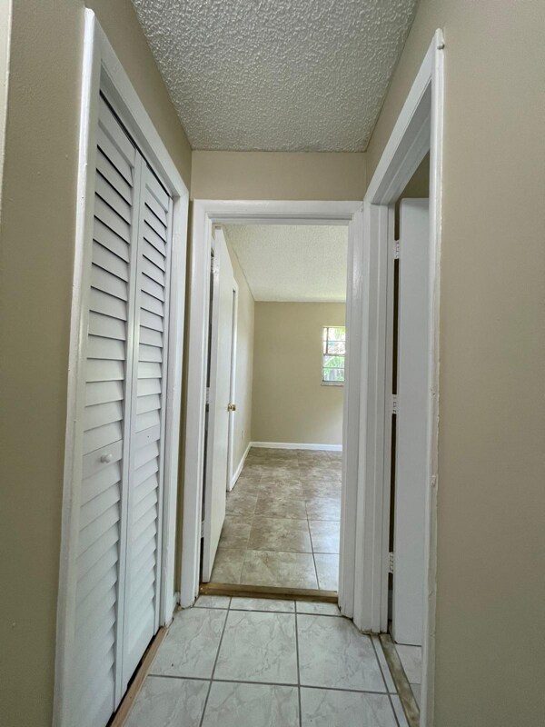 Building Photo - 4671 SW 66th Ave