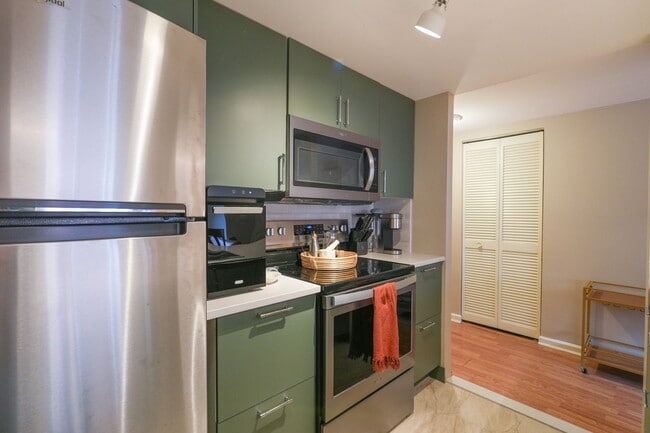 Building Photo - Old City Charmer Historic Building