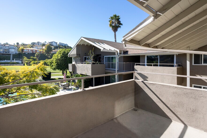 Building Photo - 2517 Navarra Dr