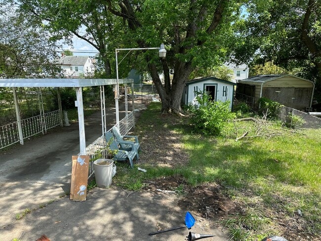 Building Photo - 3 bed house in Church Hill! Central HVAC, laundry, yard with shed!
