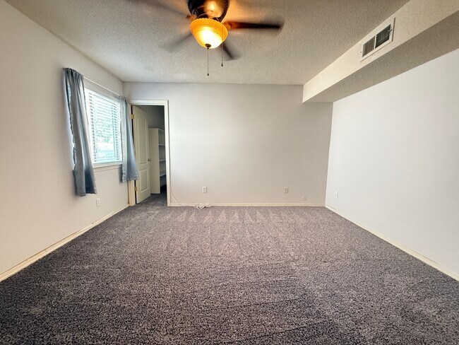 Building Photo - 14057 Tierra Delfin Dr