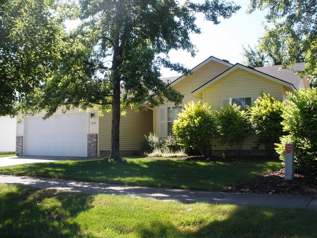 Building Photo - Must See!!!