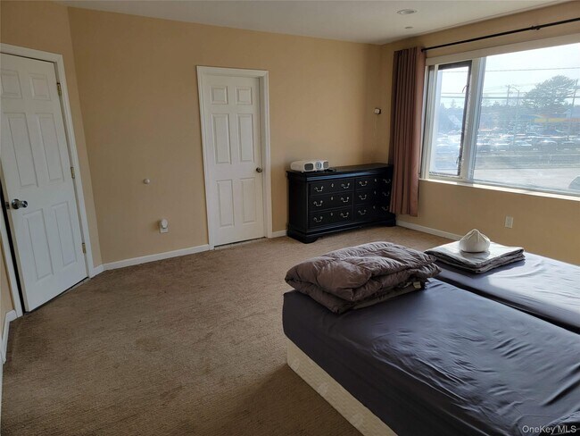 Building Photo - 329 Broadway