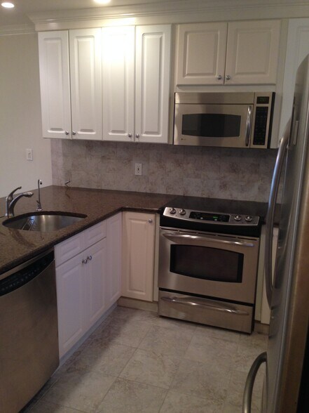 Building Photo - 24 Hudson Point Ln