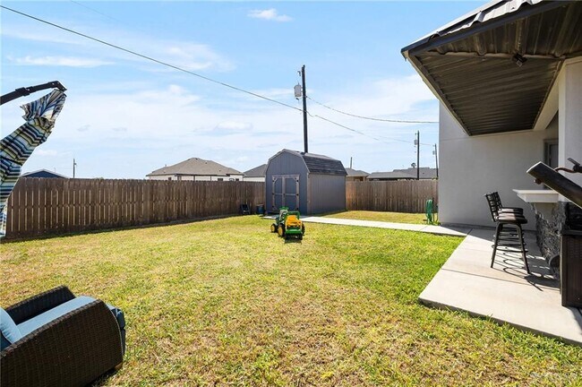 Building Photo - 21 Middle St