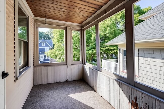 Building Photo - 290-296-296 Laburnam Crescent