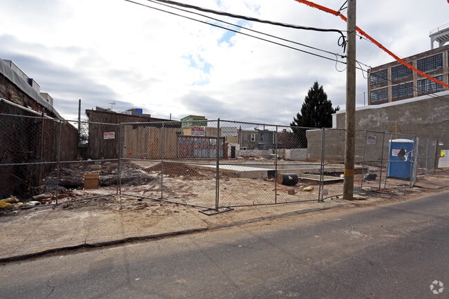 Building Photo - 438 Memphis St