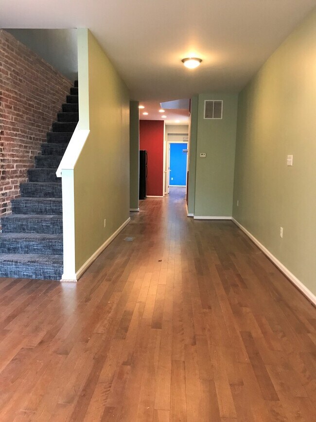 Building Photo - Charming 2 Bedroom/1.5 Bathroom Townhome in Remington, MD!