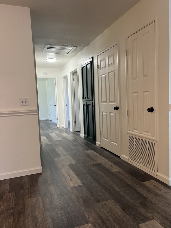 Building Photo - 1431 Mirada Cir