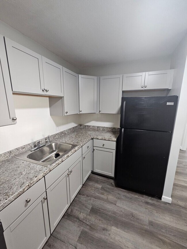 Interior Photo - 430 Riverview Apartments