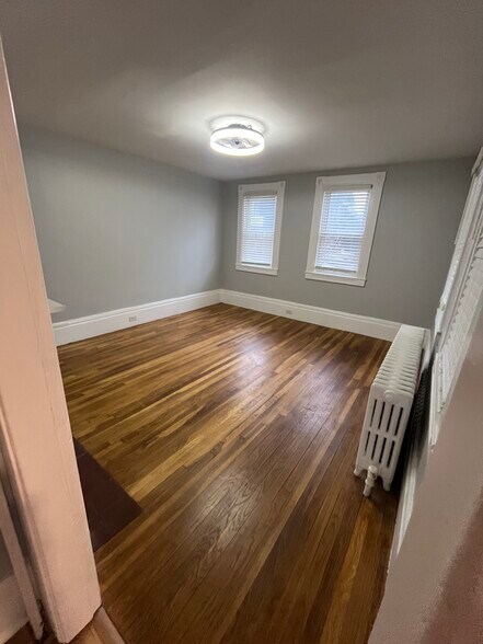 Building Photo - 450 Islington St