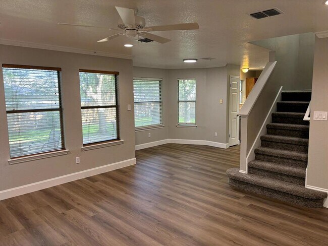 Building Photo - 14707 Single Trce