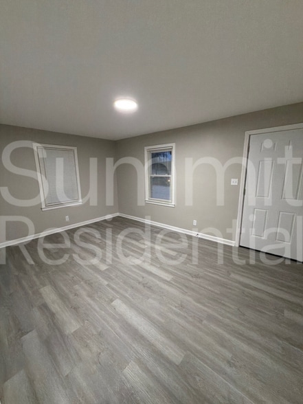 Building Photo - 3031 Linwood Ave