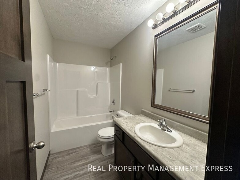 Building Photo - $500 OFF First Month's Rent! 4 Bed 3 Bath ...